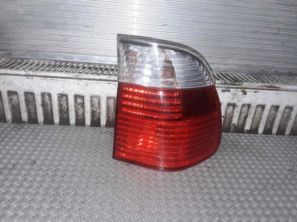 Lampa tylna w błotniku 2496339