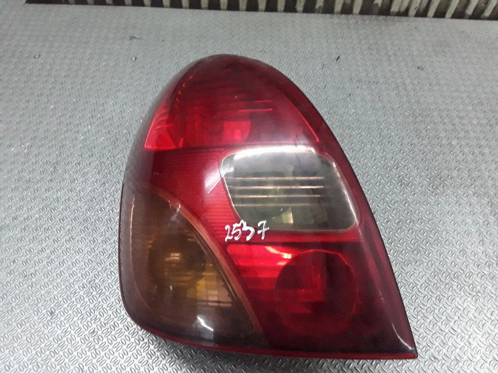 Lampa tylna w błotniku E49824