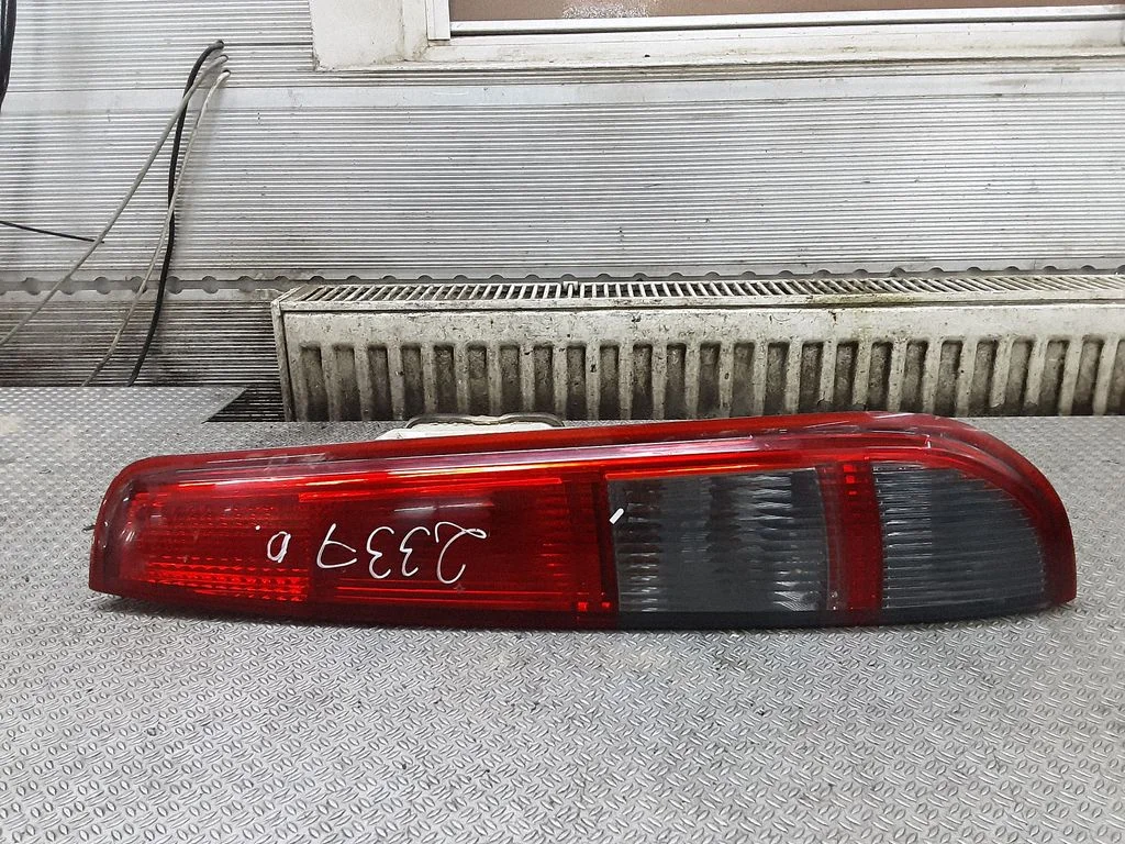 Lampa tylna w błotniku 4M5113N004C