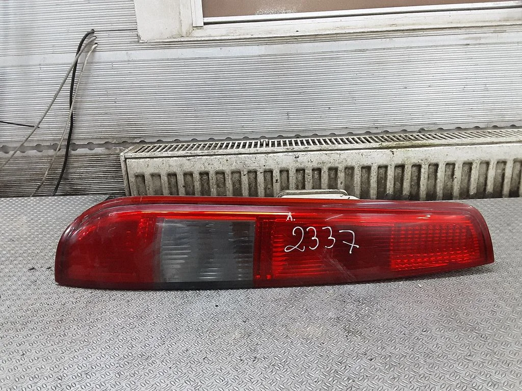Lampa tylna w błotniku 4M5113N004C