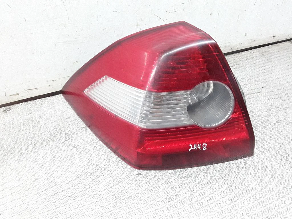 Lampa tylna w błotniku – lewa