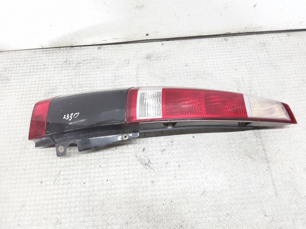 Lampa tylna w błotniku – lewa