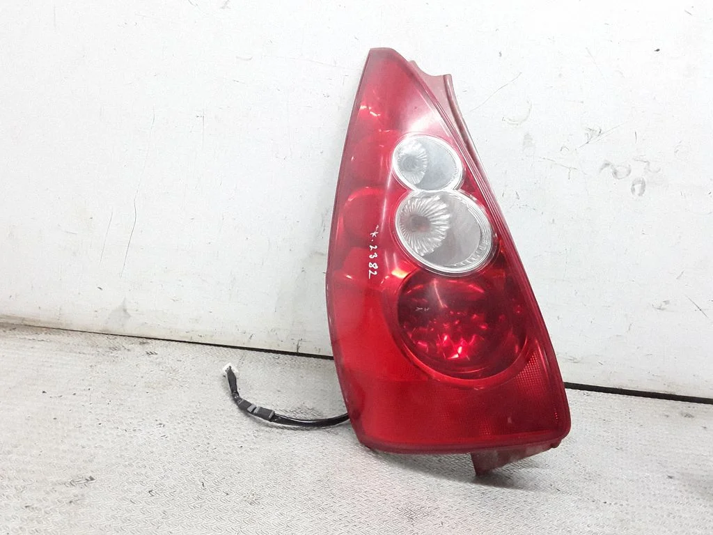 Lampa tylna w błotniku – lewa