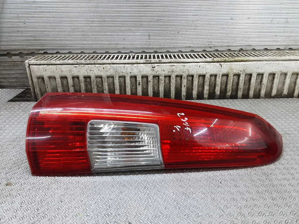 Lampa tylna w błotniku – Volvo V70 (2000-2004)