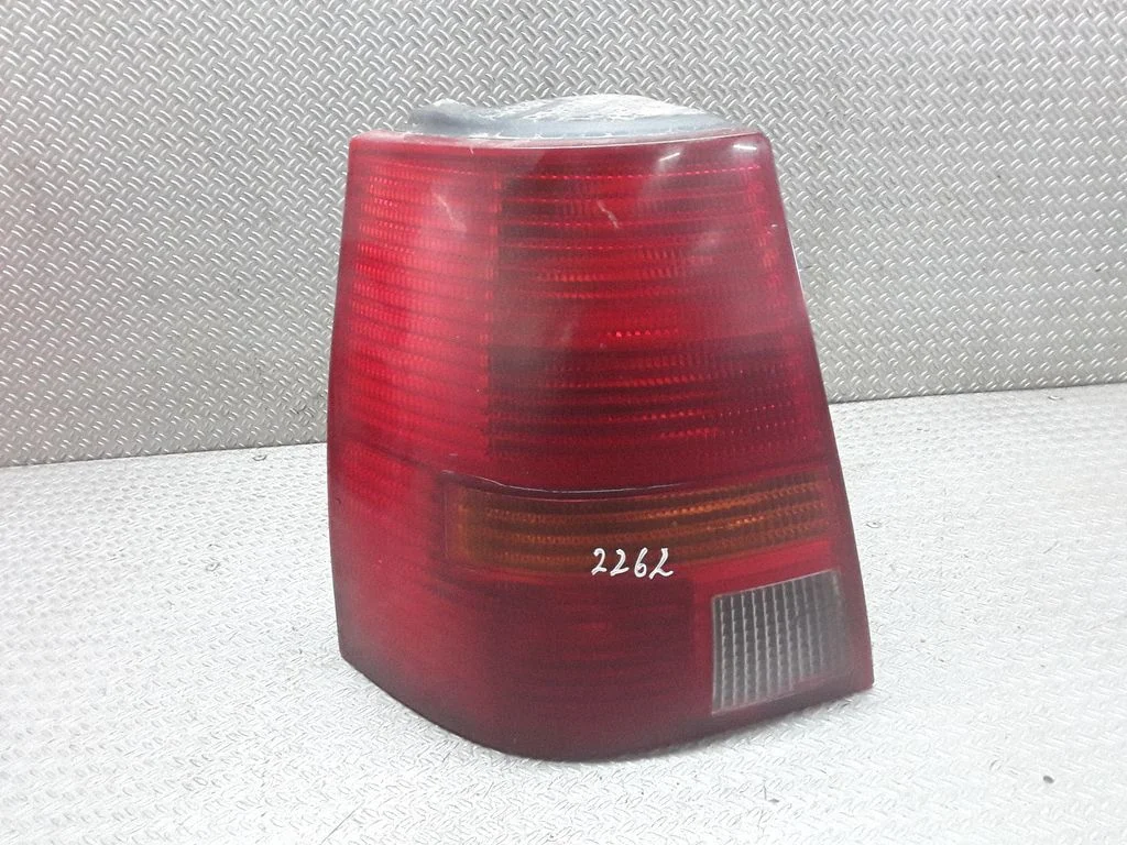 Lampa tylna w błotniku – lewa