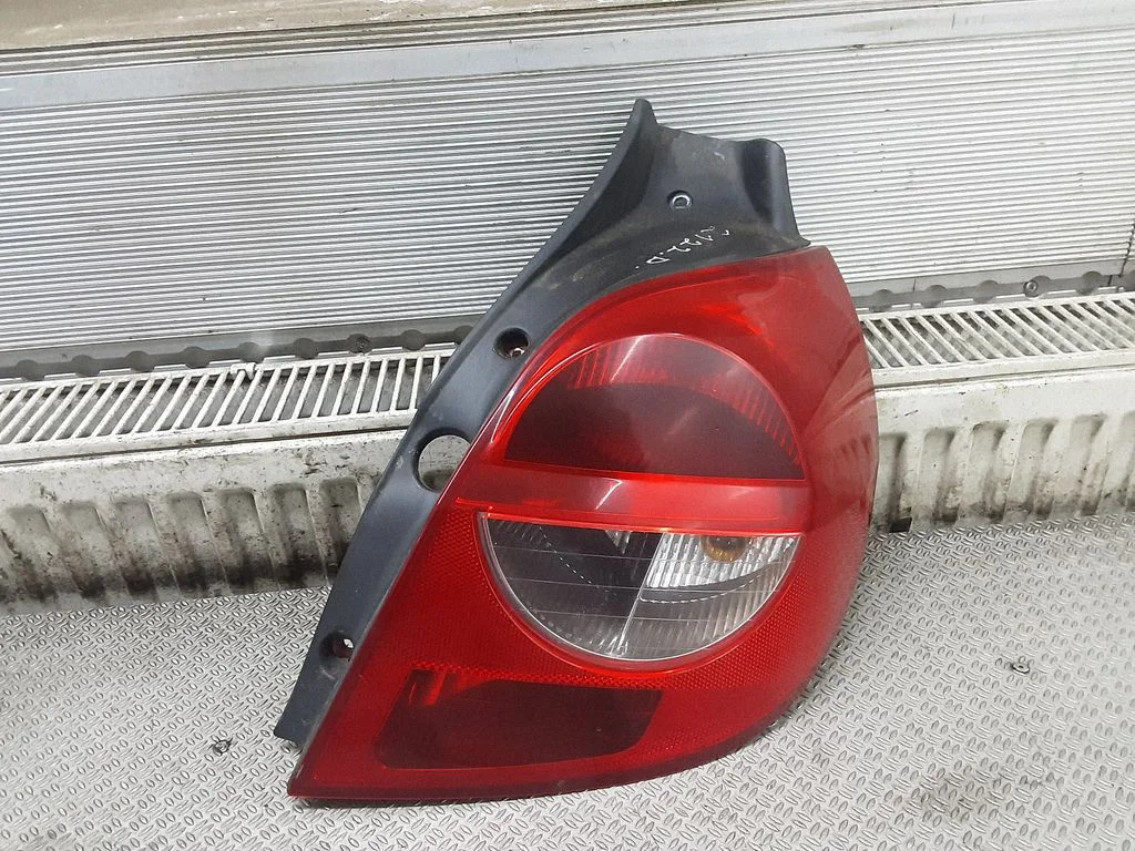 Lampa tylna w błotniku – prawa