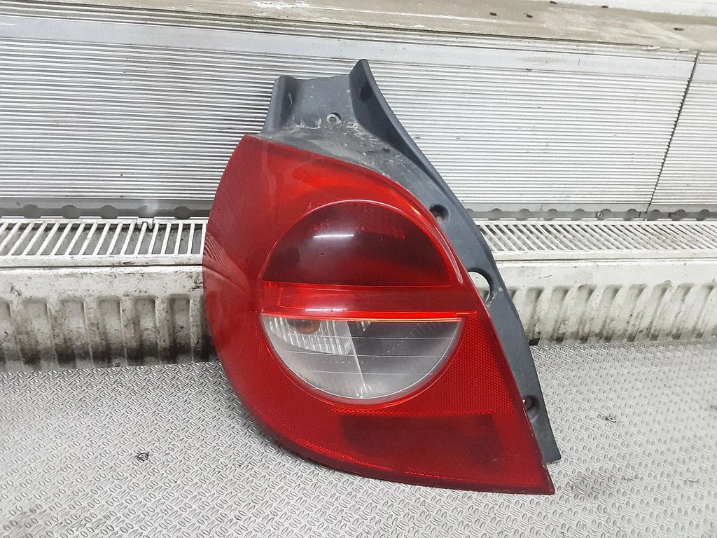 Lampa tylna w błotniku – lewa