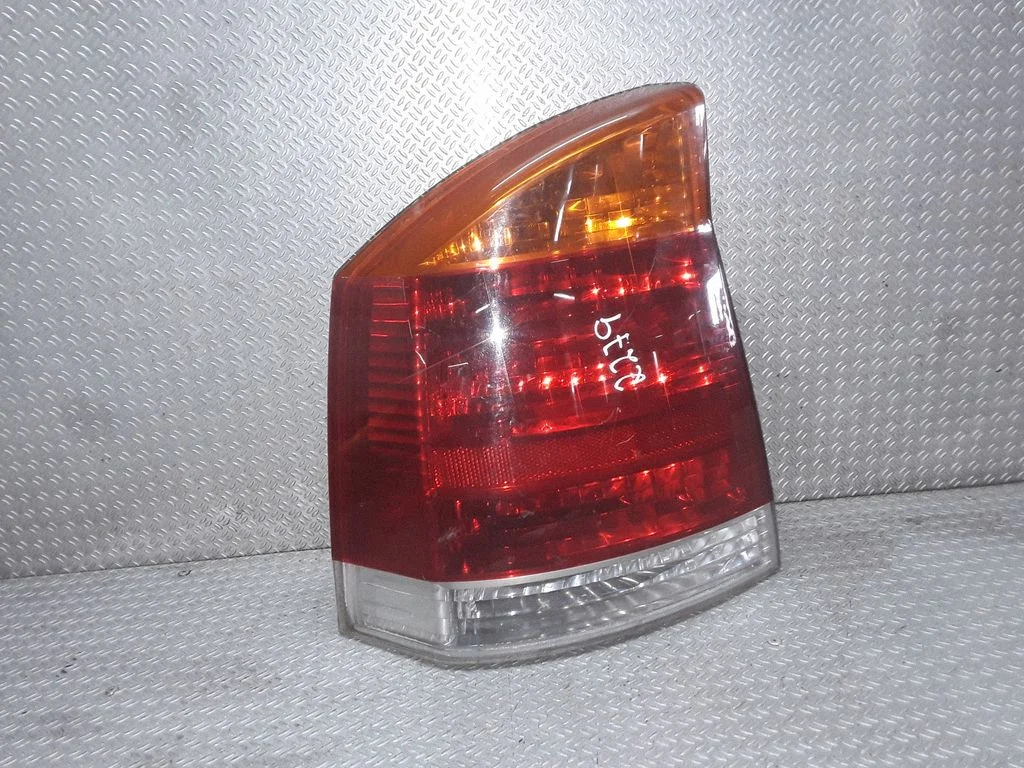 Lampa tylna w błotniku – lewa