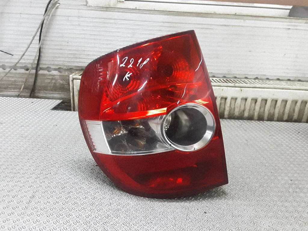 Rear/tail lights – left