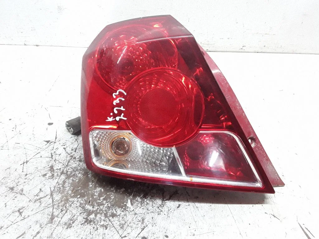 Lampa tylna w błotniku – lewa