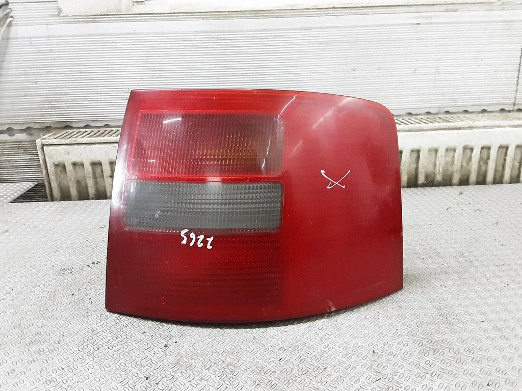 Lampa tylna w błotniku – prawa