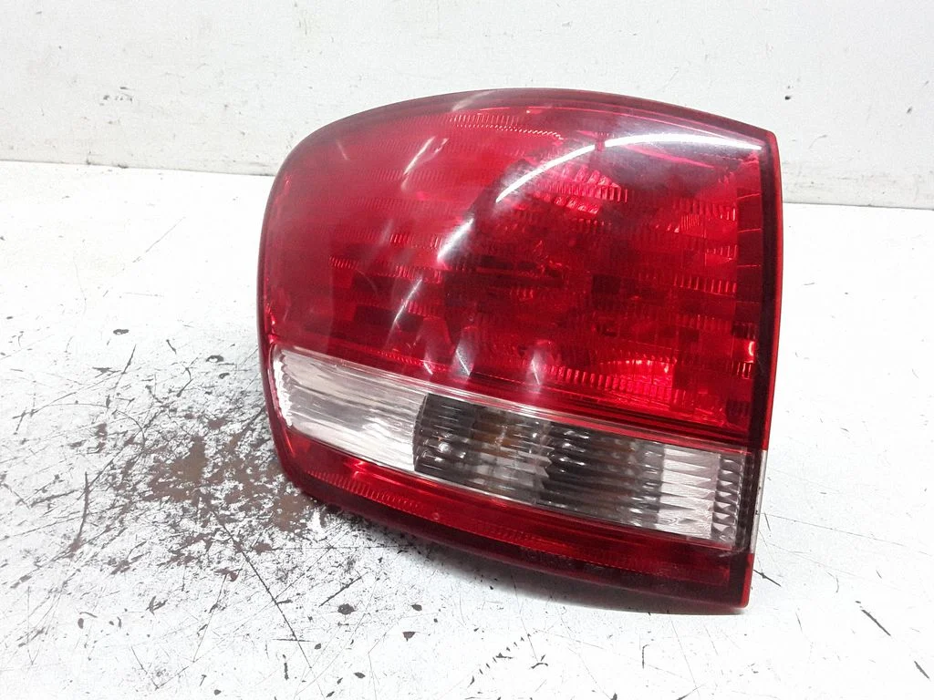 Lampa tylna w błotniku – lewa