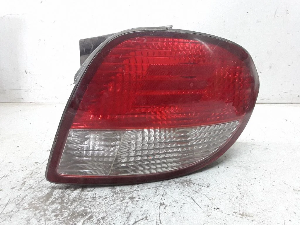 Rear/tail lights – right