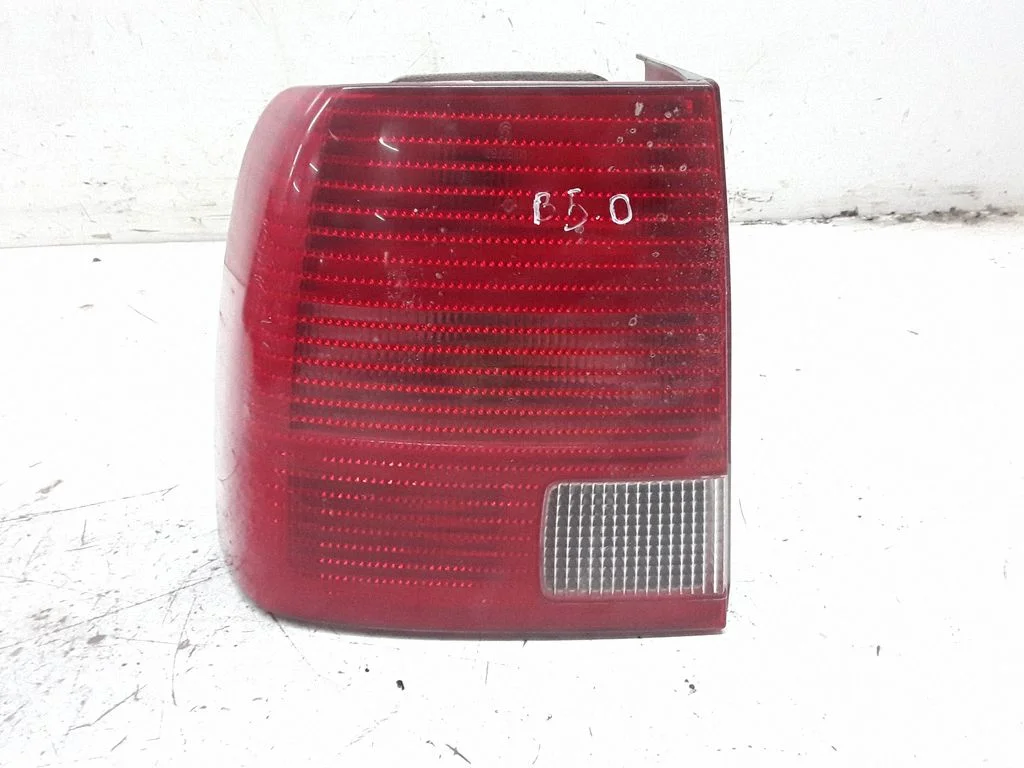 Lampa tylna w błotniku – lewa