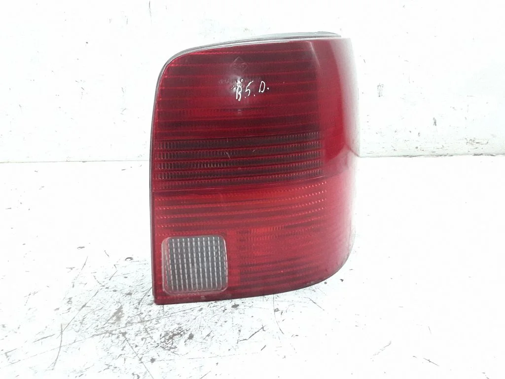 Lampa tylna w błotniku 3B9945257