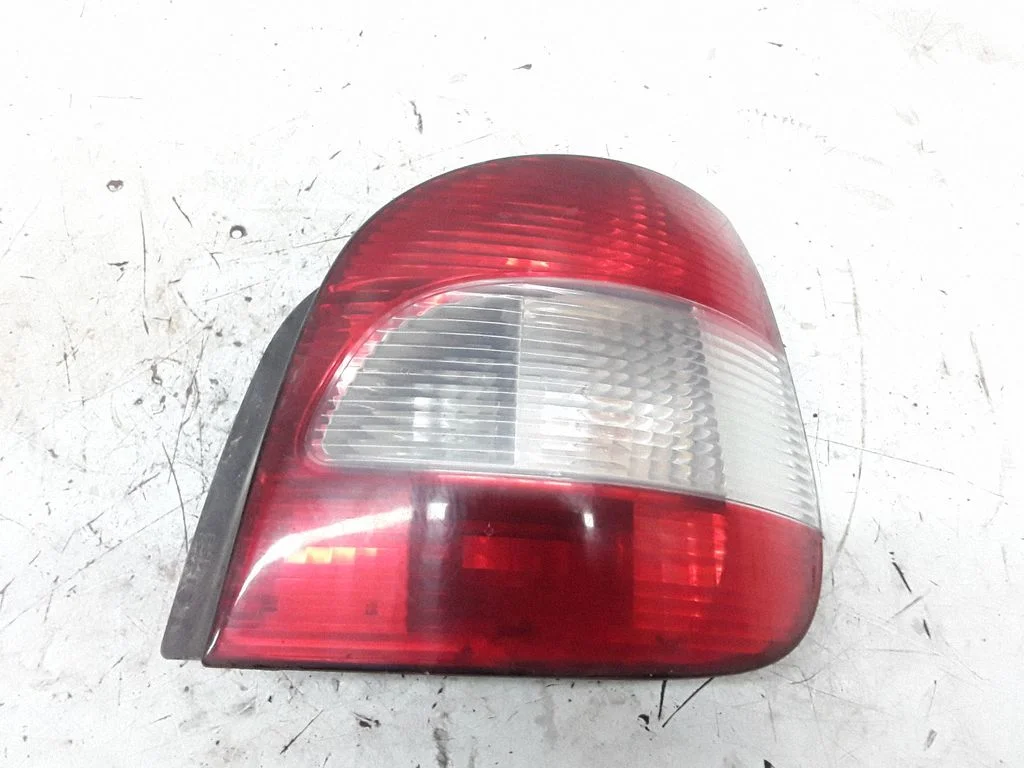 Rear/tail lights – right