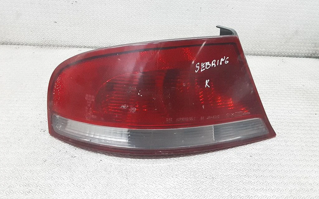Rear/tail lights – Chrysler Sebring (ST-22 - JR) (2000-2007), left
