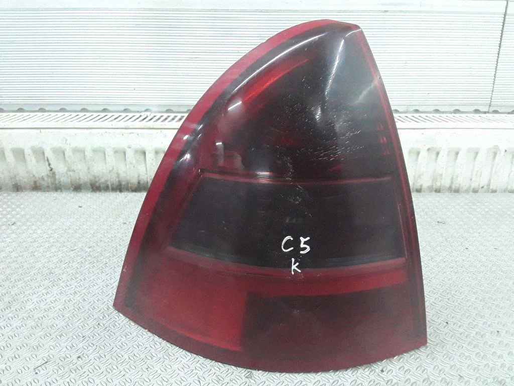 Lampa tylna w błotniku 89032697