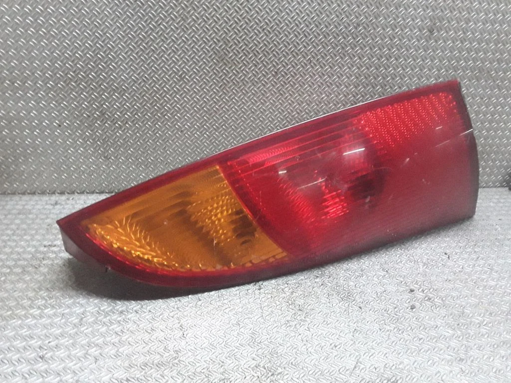 Lampa tylna w błotniku – prawa