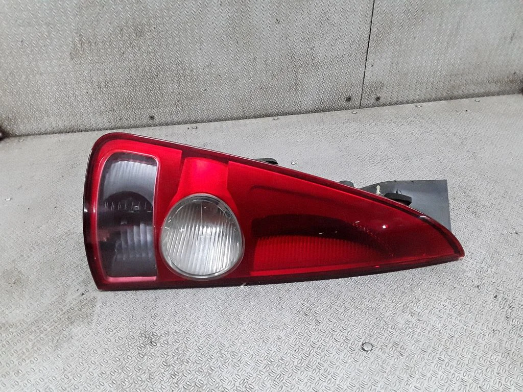 Lampa tylna w błotniku 8200027153