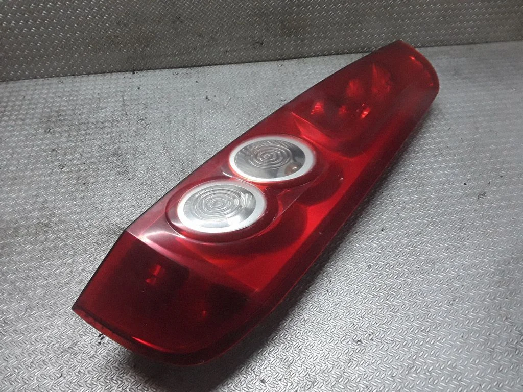 Lampa tylna w błotniku – prawa