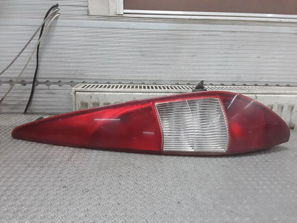 Lampa tylna w błotniku – prawa