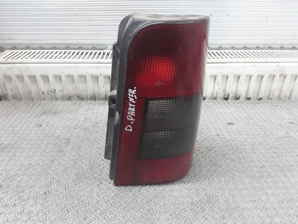 Lampa tylna w błotniku 9625292180