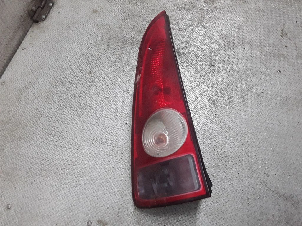 Lampa tylna w błotniku 82000227153