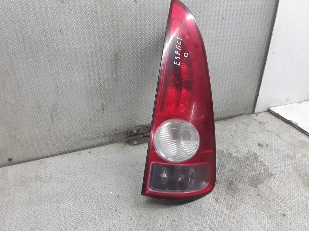 Lampa tylna w błotniku 8200027152