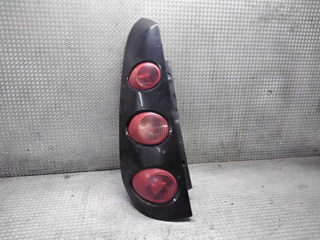 Rear/tail lights A4548200564