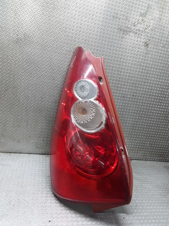 Lampa tylna w błotniku C23551160