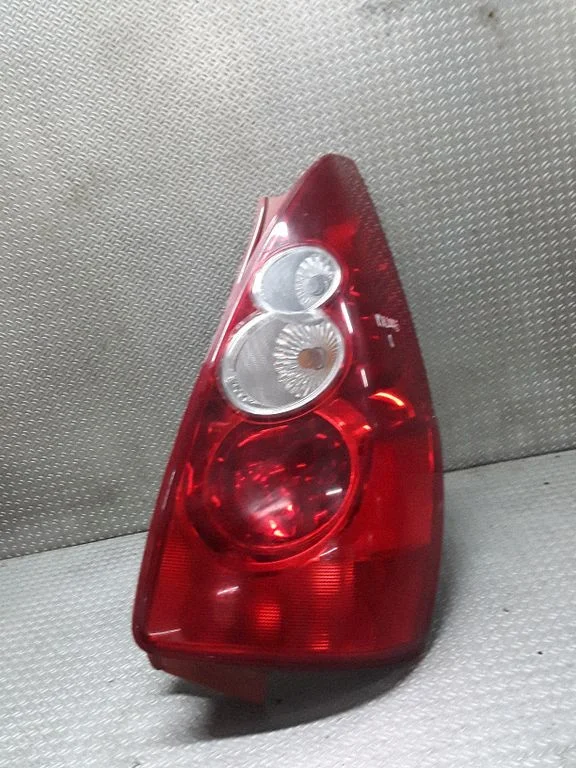 Lampa tylna w błotniku C23551150