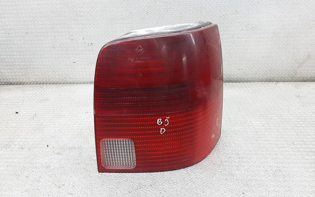 Lampa tylna w błotniku 3B9945112F