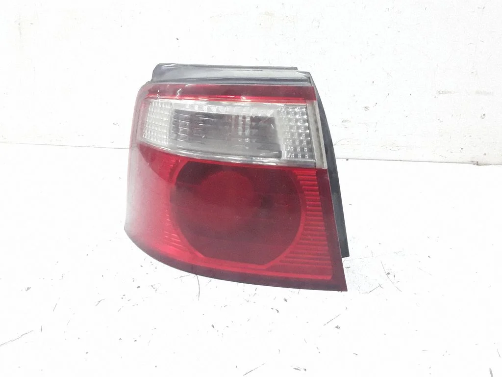 Lampa tylna w błotniku – lewa