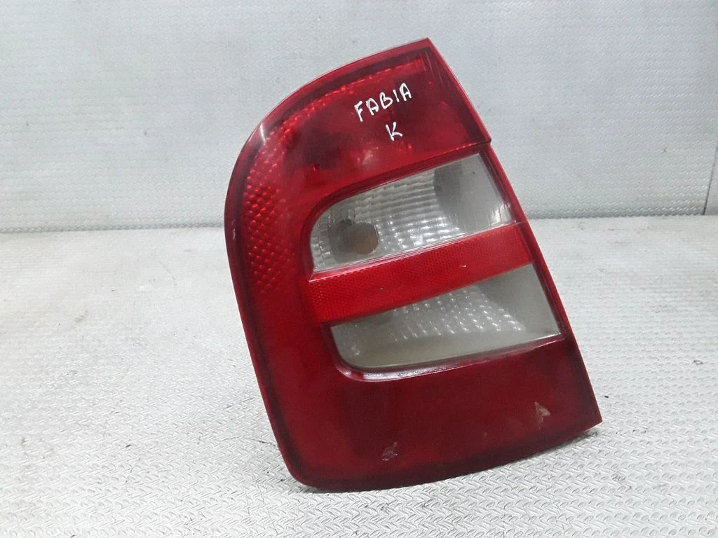 Lampa tylna w błotniku 6Y6945095