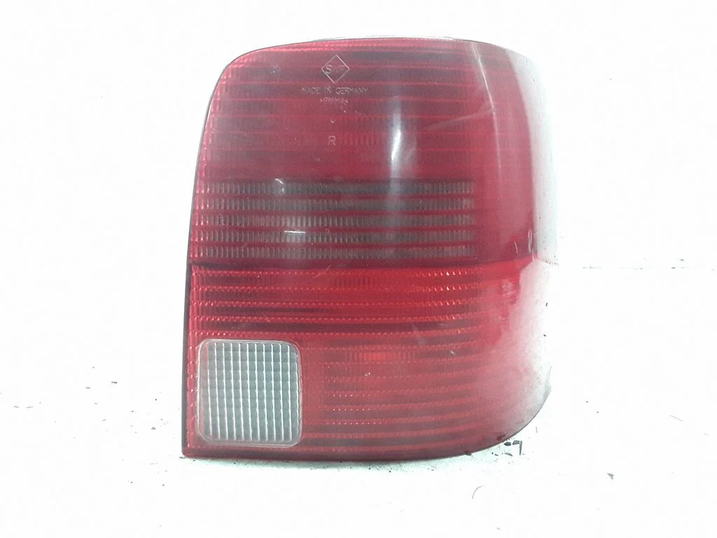 Aizmugurējais lukturis virsbūvē – Volkswagen Passat B5 (1997-2000)