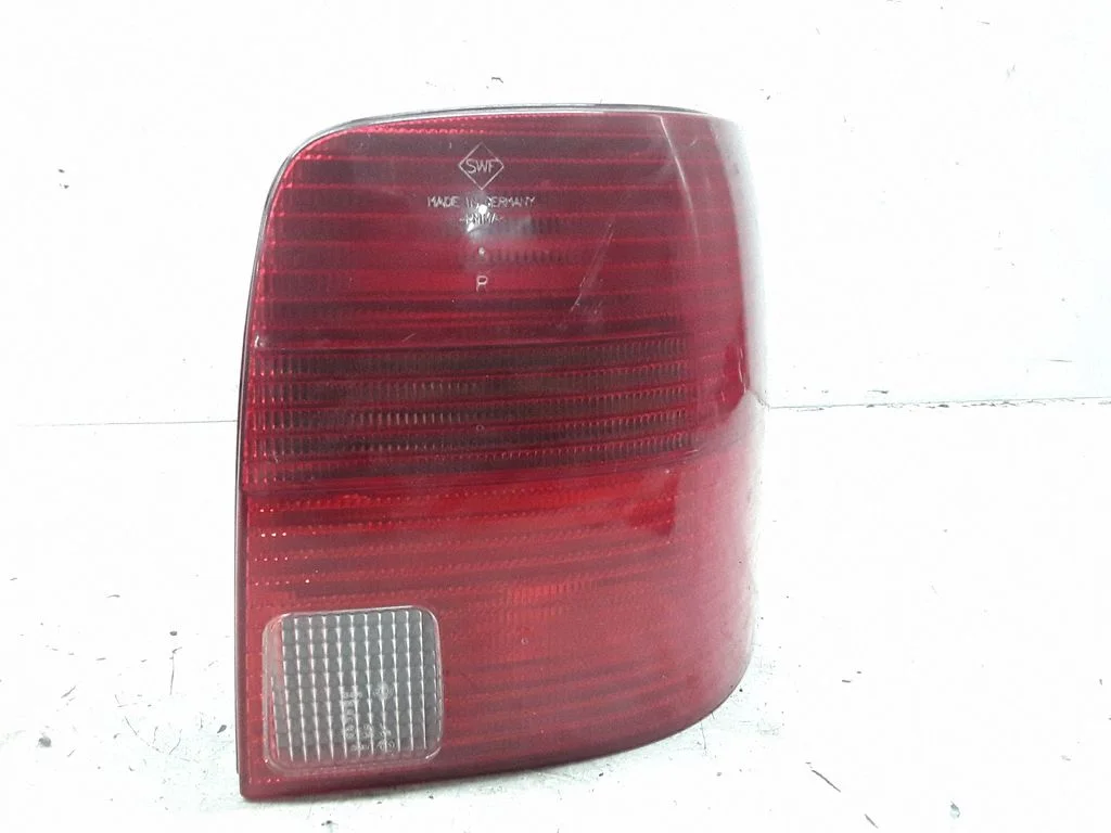 Aizmugurējais lukturis virsbūvē – Volkswagen Passat B5 (1997-2000)