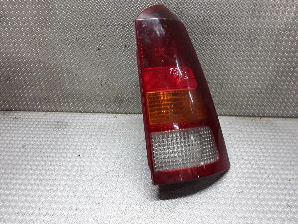 Rear/tail lights – right