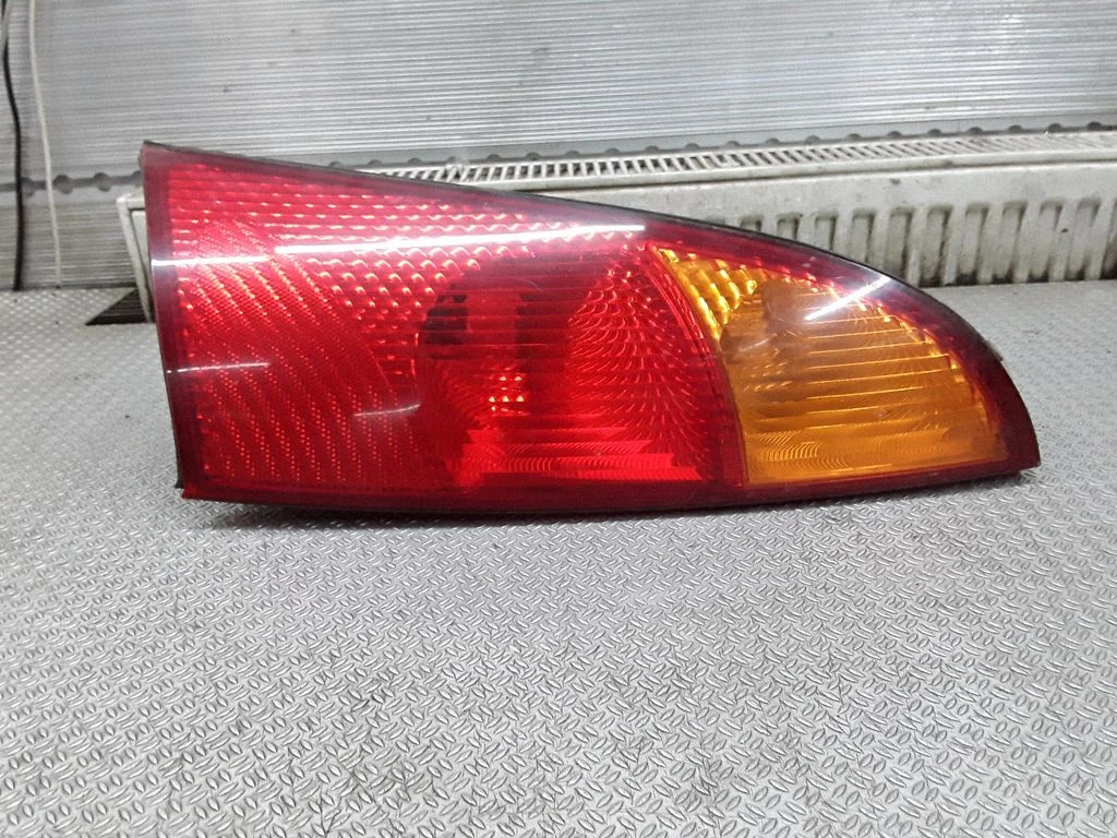 Lampa tylna w błotniku – Ford Focus (1998-2004)