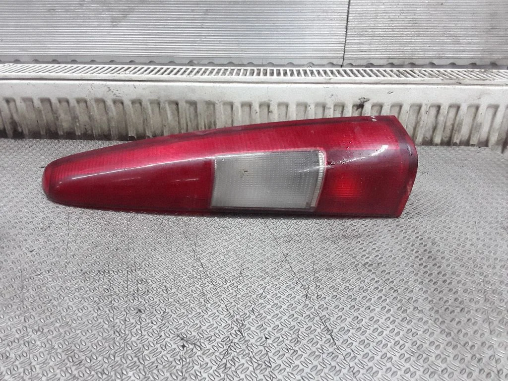 Lampa tylna w błotniku 9157800