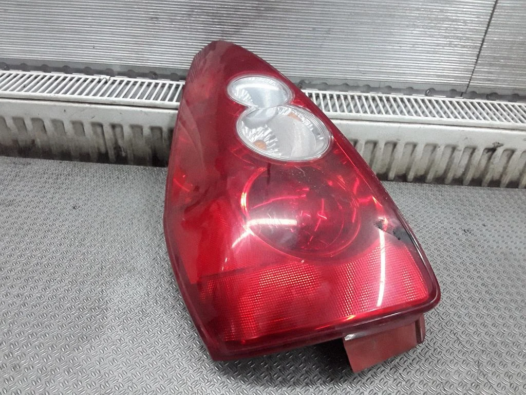 Lampa tylna w błotniku C23551160