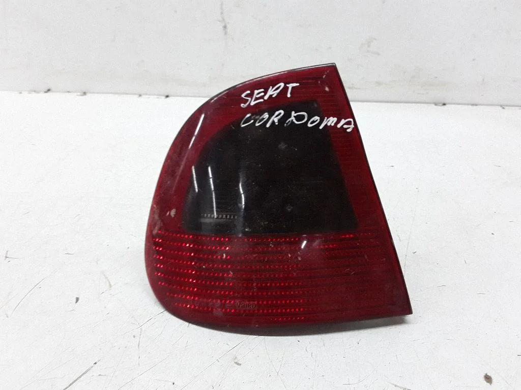 Lampa tylna w błotniku – Seat Cordoba (6K) (1999-2002)