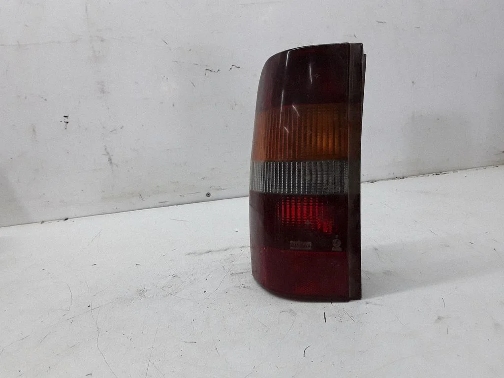 Aizmugurējais lukturis virsbūvē – Ford Escort (1995-2004), kreisā