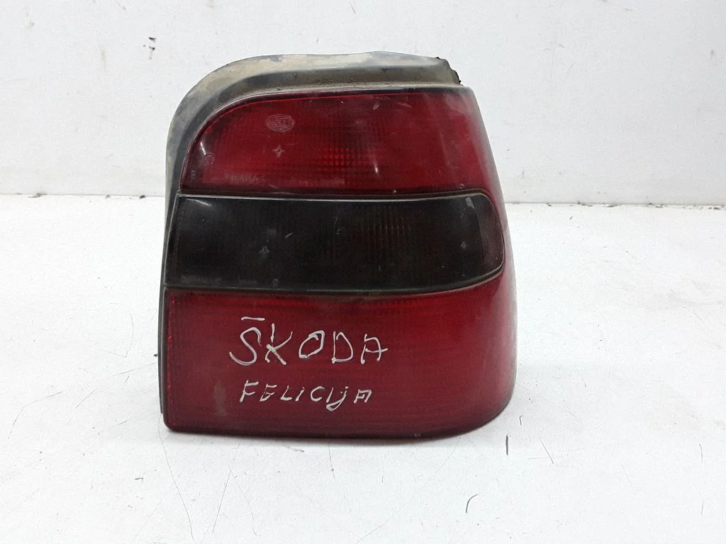 Lampa tylna w błotniku 24621701