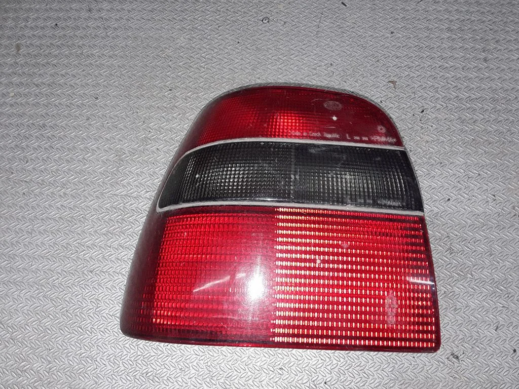 Lampa tylna w błotniku – lewa