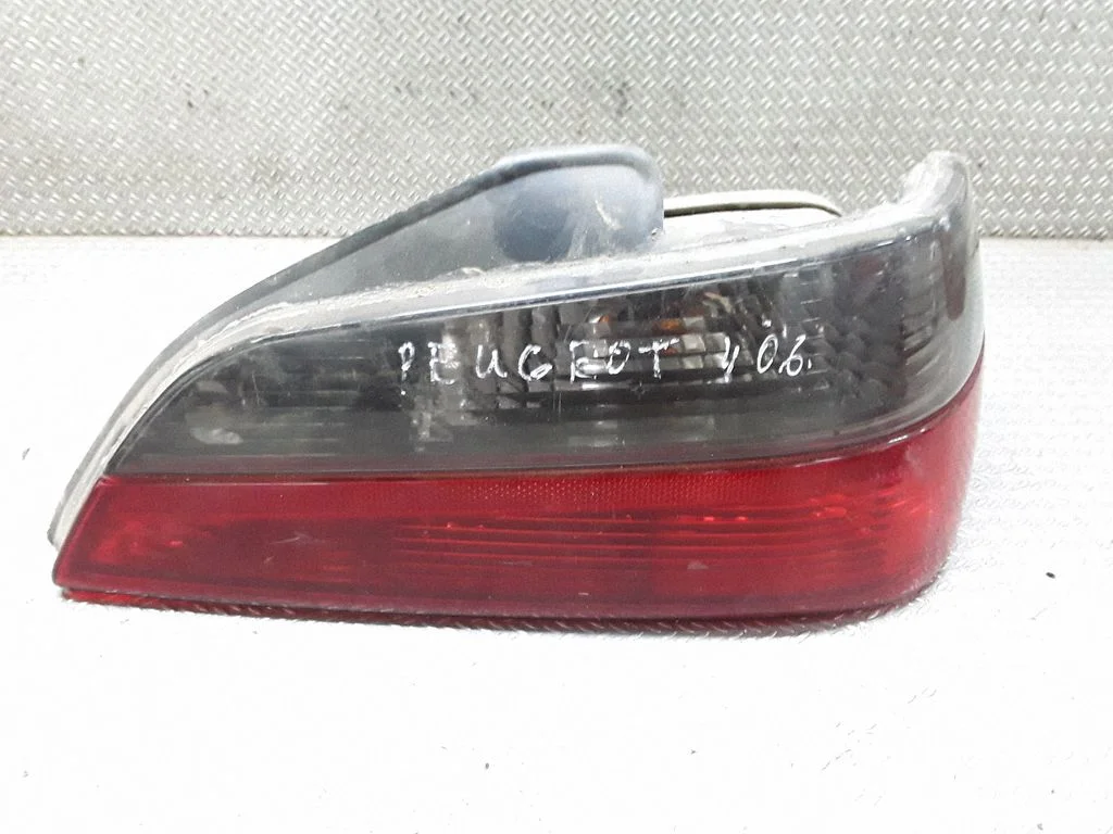 Lampa tylna w błotniku – Peugeot 406 (1996-1999)