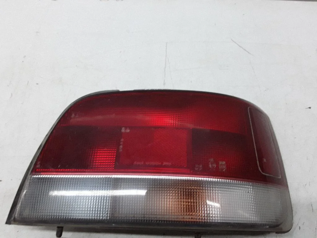 Lampa tylna w błotniku 22032018 – Suzuki Esteem Baleno (1995-2001)