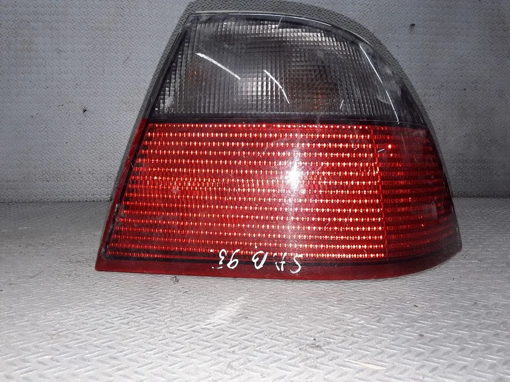 Aizmugurējais lukturis virsbūvē – Saab 9-5 (1998-2005)