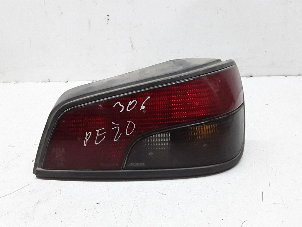 Lampa tylna w błotniku 2227