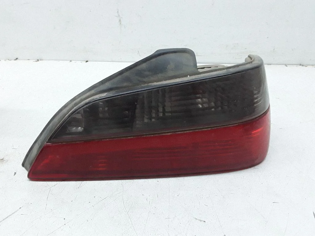 Lampa tylna w błotniku – Peugeot 406 (1996-1999)